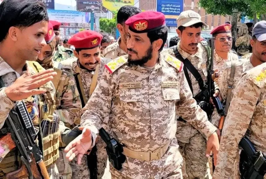 هجوم جوي يستهدف قائد لواء في تعز وسقوط قتلى وجرحى والكشف عن مصيره